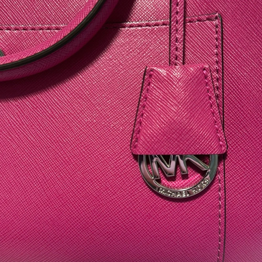 Michael Kors Greenwich fuchsia saffiano leather tote - Picture 6 of 12